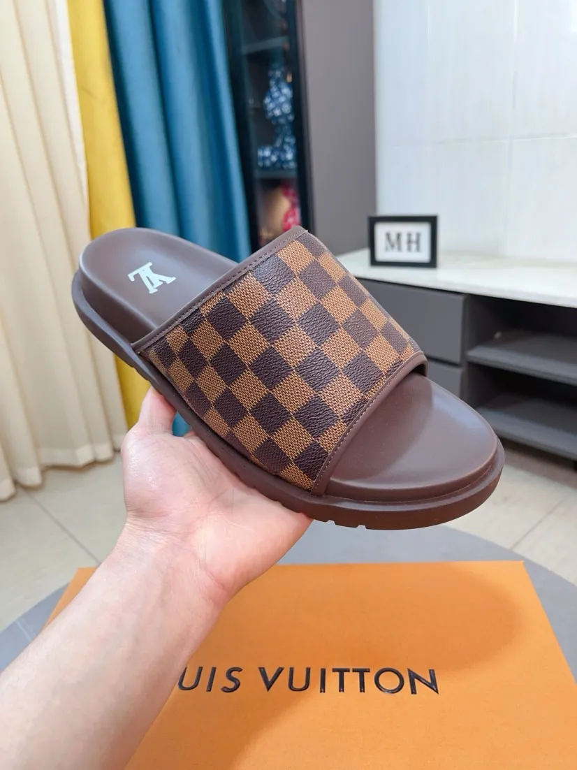 Men's shoes 💰360🌹🌹 (lv-Louis Vuitton) new men's sandals, high-end boutique, exquisite embossed logo decoration on the upper, fine workmanship, super soft soles, casual, loose and comfortable, a must-have in summer! \nsize：38-44